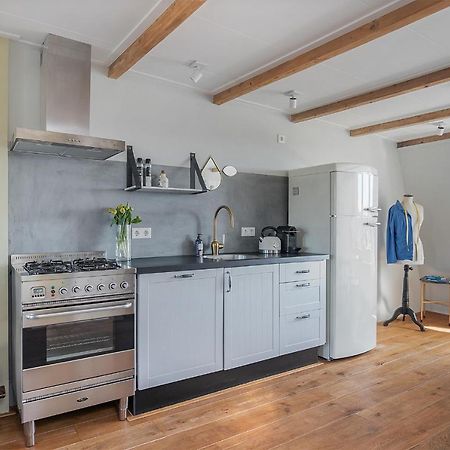 Uniek Verblijf In Herenhuis, Eigen Appartement Op De Tweede Etage Van Ons Huis Leeuwarden Exterior photo