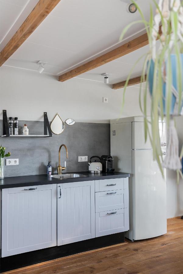 Uniek Verblijf In Herenhuis, Eigen Appartement Op De Tweede Etage Van Ons Huis Leeuwarden Exterior photo